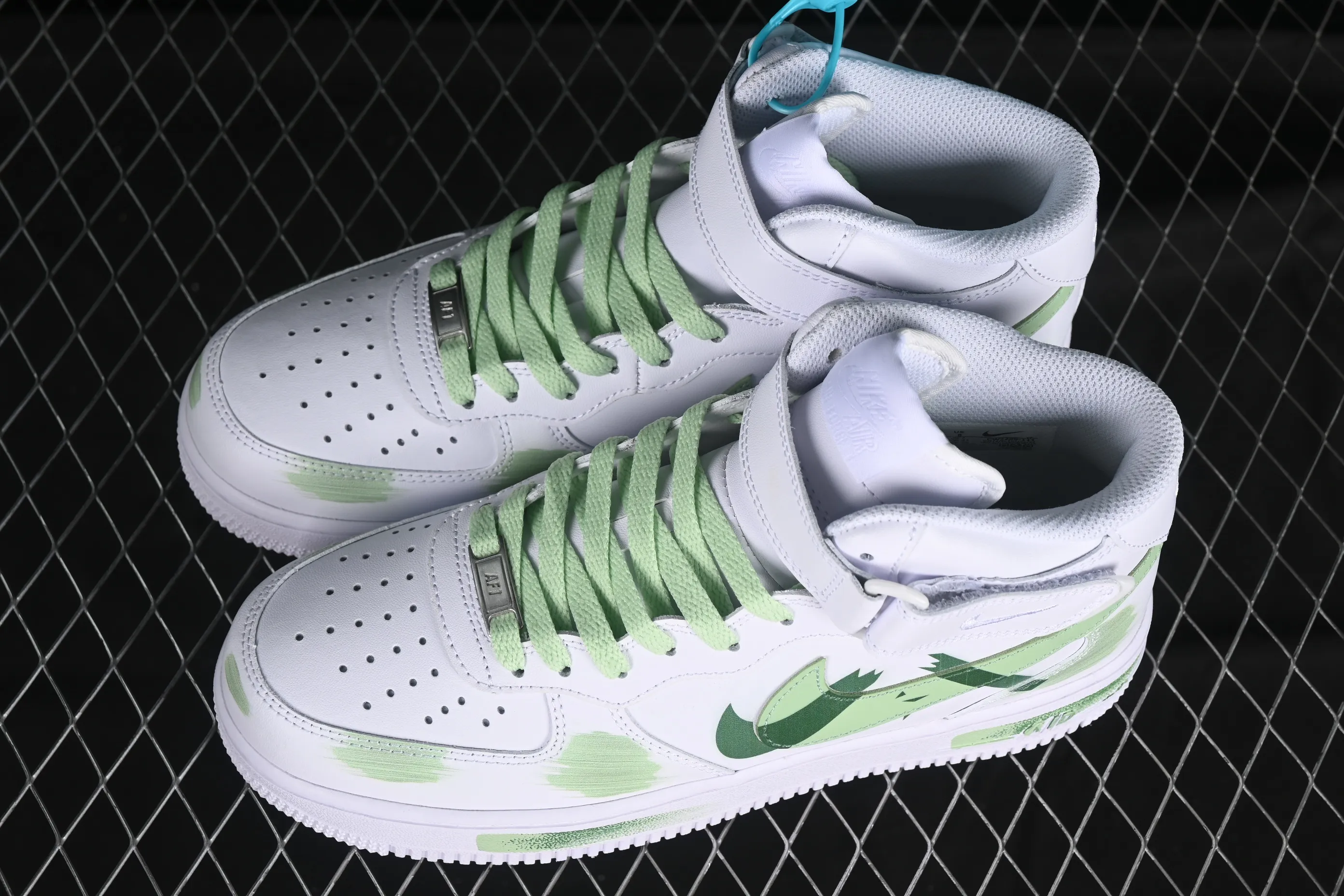 All categories Nk Air Force 1 Air Force series Nk Air Force 1 Mid Air Force mid-top Nk Air Force 1'07 Mid White and green hand-painted Hand-painted fracture Triple hook shadow Air Force 1 strap mid-top casual sneakers CW2289-111